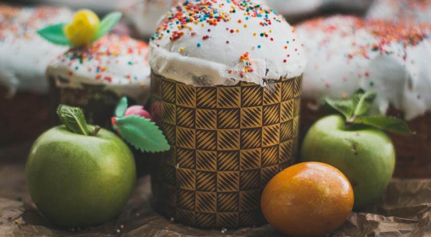 Ореховый пасхальный кулич с фундуком и цукатами