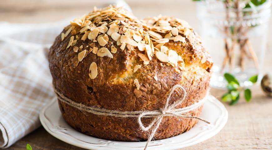 Пасхальный кулич на меду с изюмом Пасхальный кулич на меду с изюмом