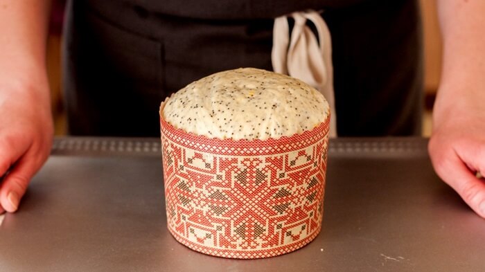 Простой рецепт макового пасхального кулича с изюмом