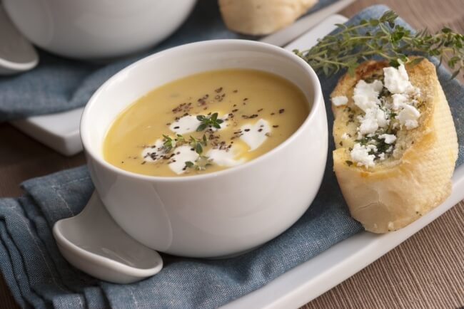 Простой рецепт: нежный суп пюре с фасолью