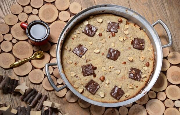 Простой рецепт: ореховое печенье с шоколадом на сковороде