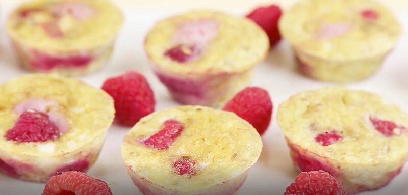 Простой рецепт приготовления кексов со свежими ягодами