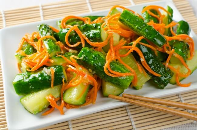 Рецепт острого салата из моркови, огурцов и имбиря