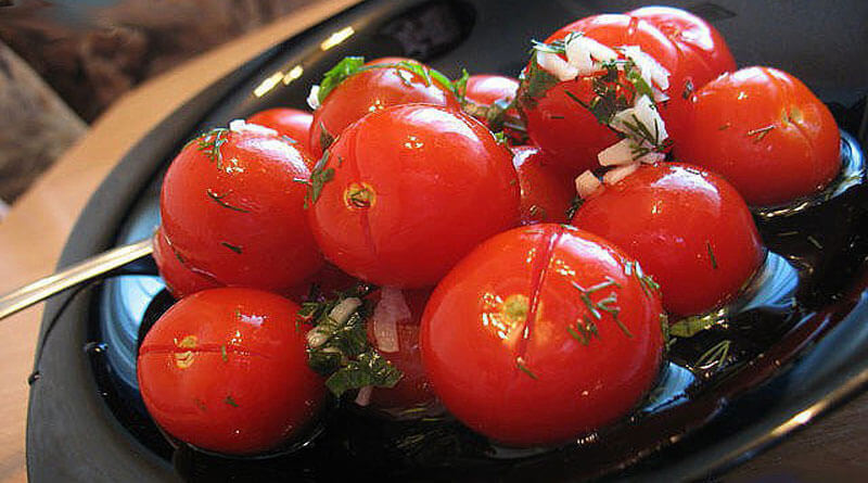 Рецепт приготовления малосольных помидоров с чесноком