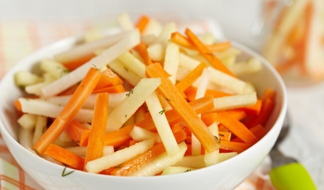 Рецепт салата из яблок и моркови