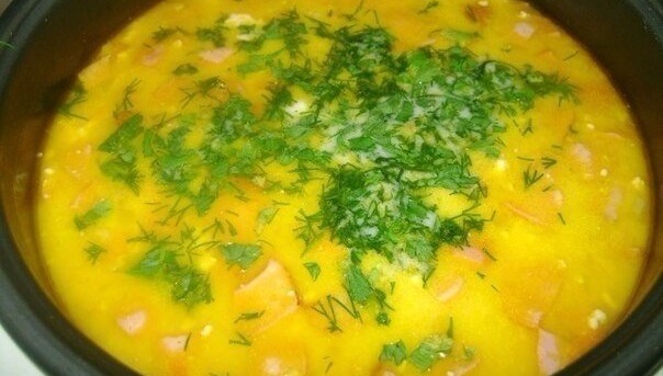 Сырный суп с колбасой, ветчиной и беконом - Лайфхакер