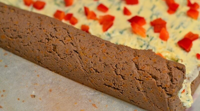 Вкуснейший печеночный рулет с пикантной сливочной начинкой! Идеально для утренних бутербродов и перекусов!