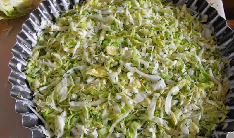 Вкусный и быстрый заливной пирог с молодой капустой!