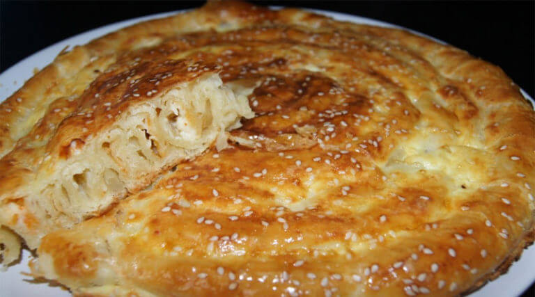 Восхитительный слоеный пирог Улитка с нежным сыром
