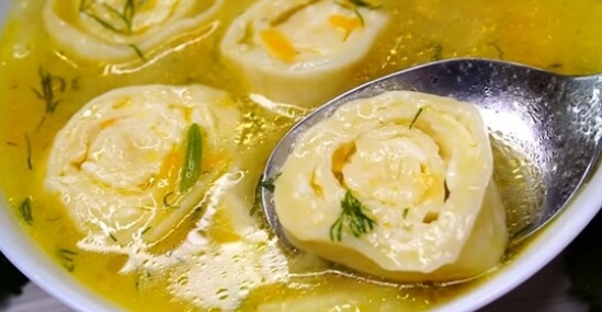 Как приготовить удивительный суп «Лентяй» с сырными рулетами