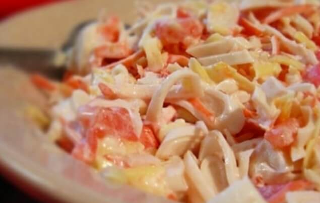 Легкий салат с кальмарами и сыром. Рецепт проще простого!