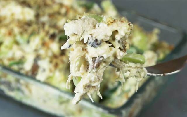 Обалденный салат «Вместо оливье» с курицей и грибами