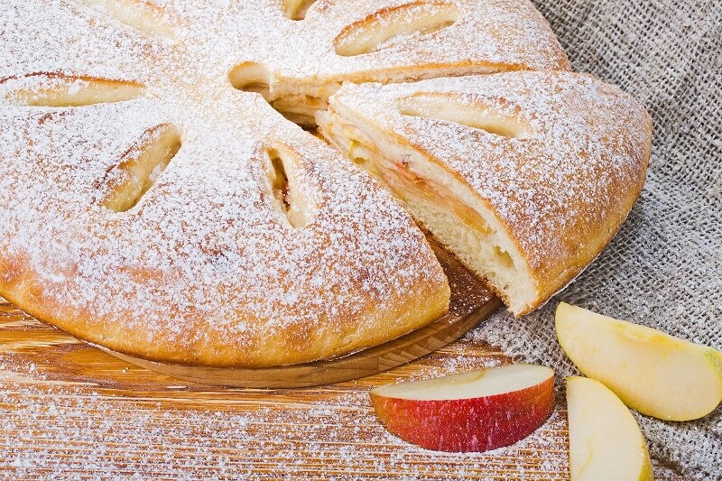 Пирог с клубникой, вишней или яблоками