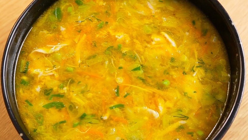 Простой рецепт вкусного супа с курицей и капустой