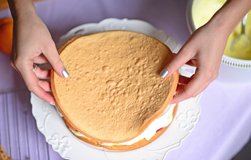 Рецепт вкусного бисквитного медового торта с кремом