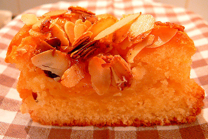 Бисквитный торт с консервированными персиками «Саншайн»
