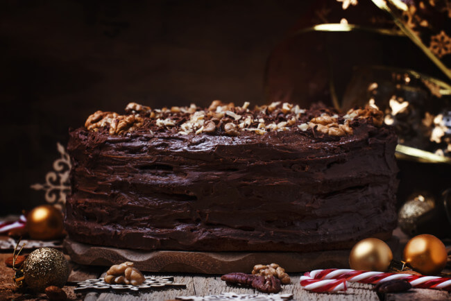 Торт: шоколадный, медовый, бисквитный и сметанник — 4 простых рецепта