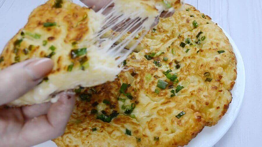 Ленивый Хачапури с сыром на кефире (на сковороде)