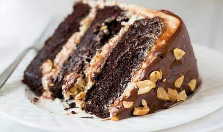 Оригинальный десерт торт «Сникерс»